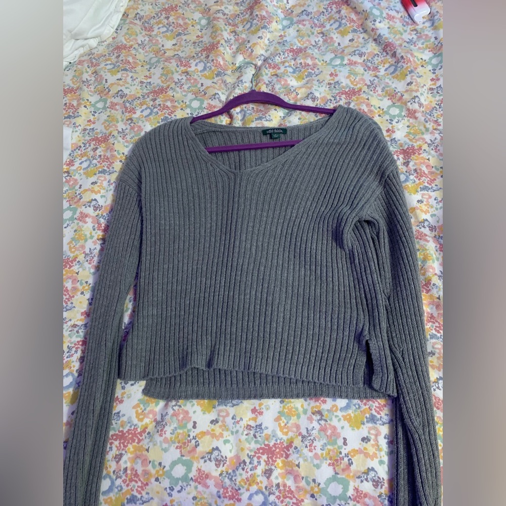 Gray ribbed sweater